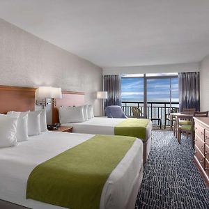 Zimmer mit Queensize-Bett und mit Ozeanblick